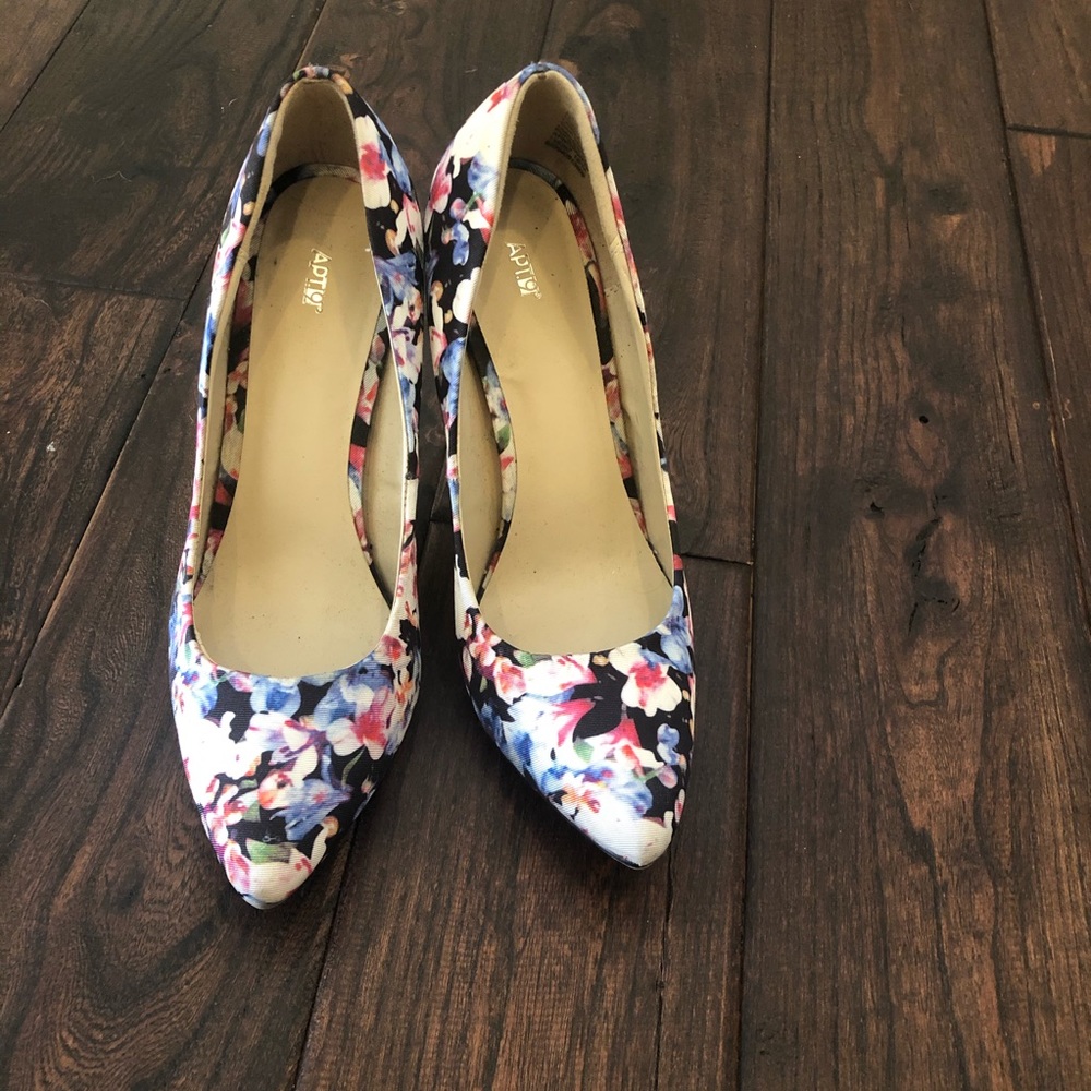 Apt. 9 floral heels - Picture 6 of 8